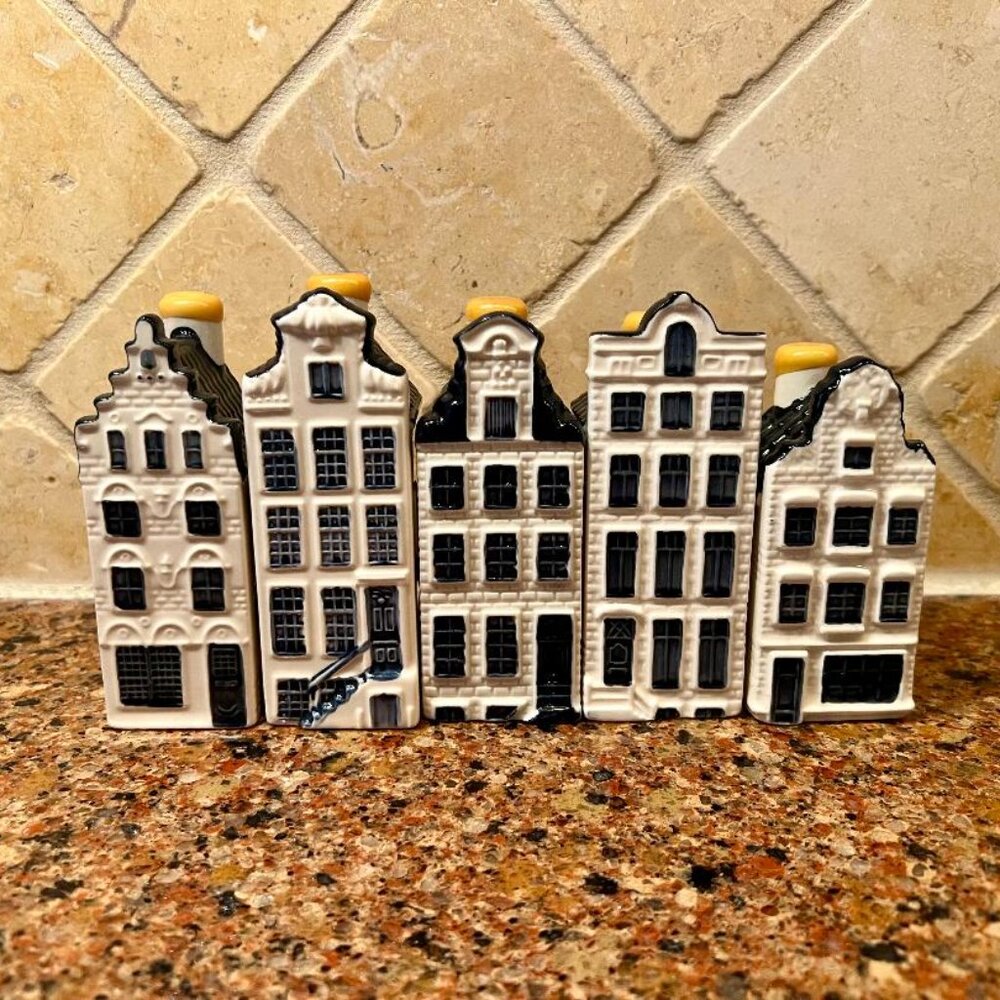 KLM Blue Delft Houses, SEALED WITH  LIQUOR